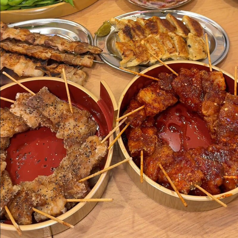 野菜巻き串と餃子 串とメシにはサケキタル。博多駅筑紫口店 食べ飲み放題