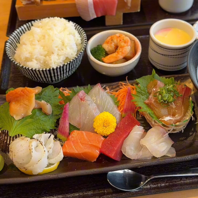 Tonkoya FISH MARKET 刺身定食