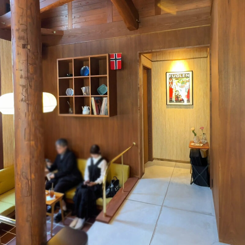 Fuglen Keyaki Dori(フグレン けやき通り) 店内