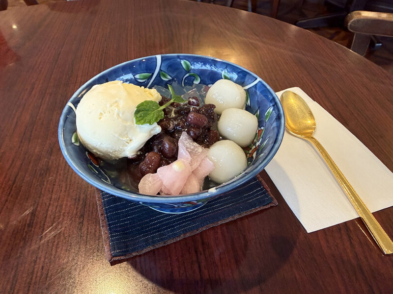 クリームあんみつ