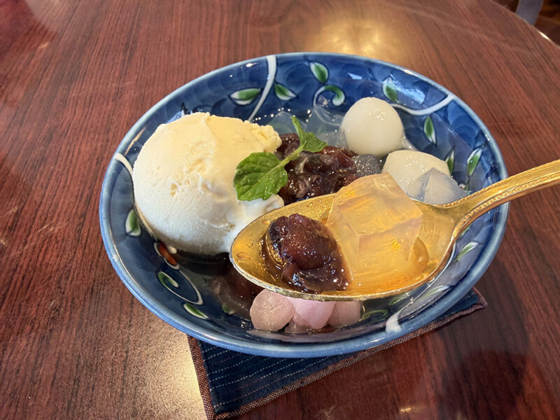 クリームあんみつ
