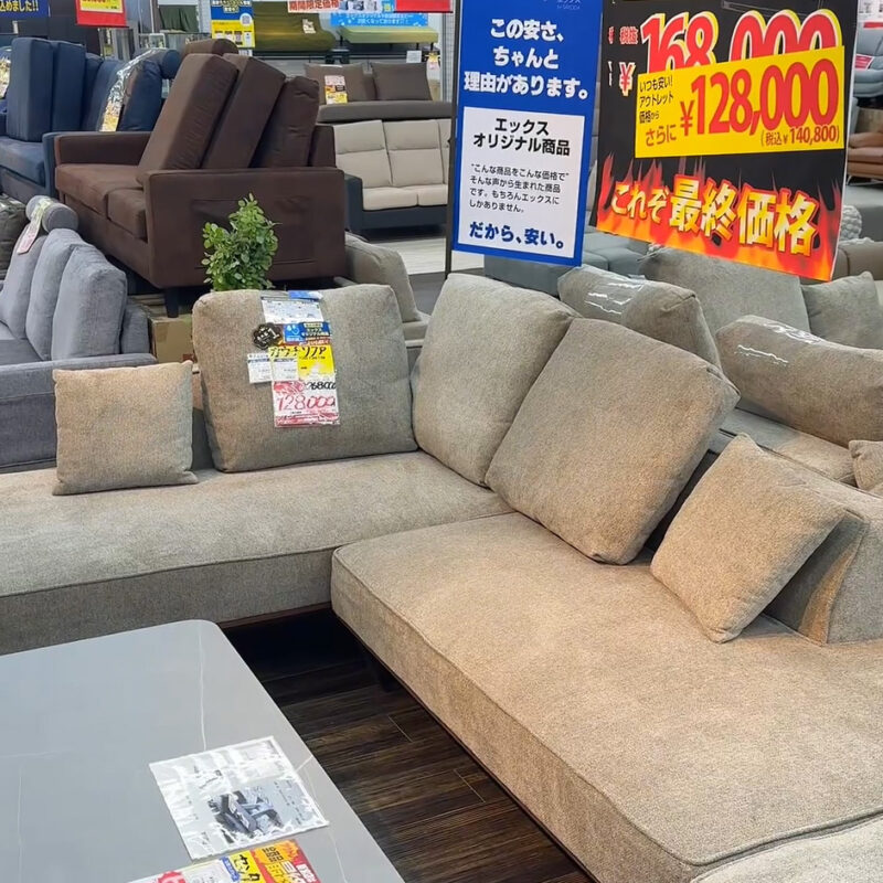 ファニチャーアウトレットエックス新宮店 店内
