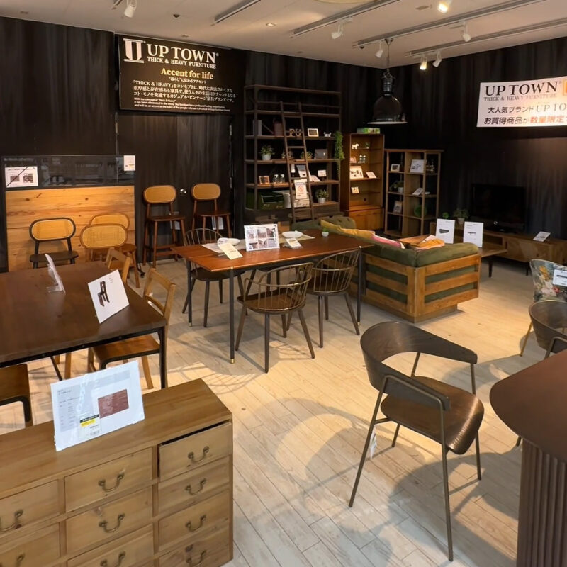 ファニチャーアウトレットエックス新宮店 店内