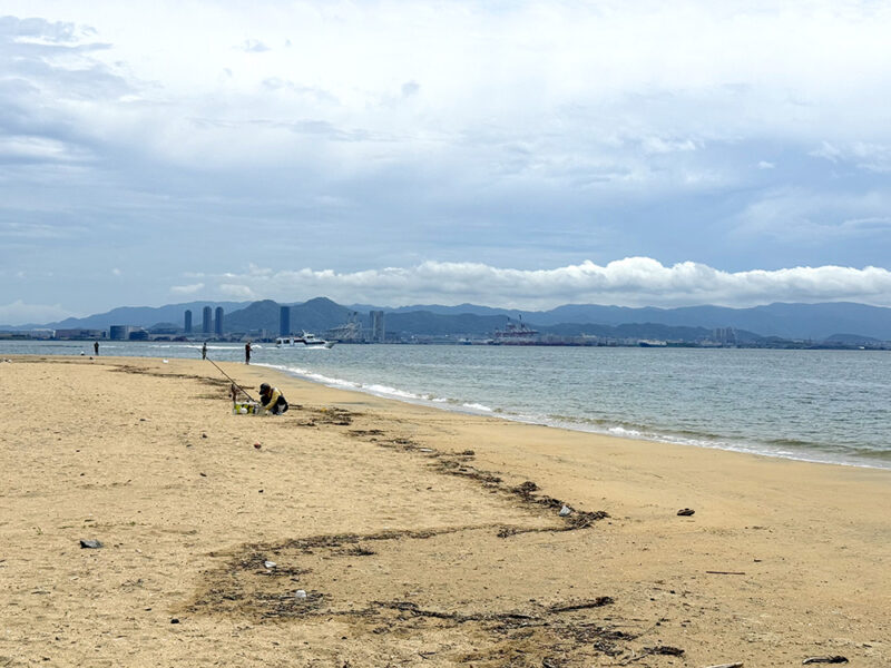 JR西戸崎駅南側の砂浜