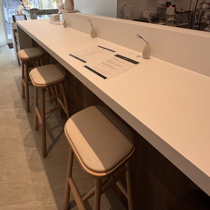 Ni to Ni 店内