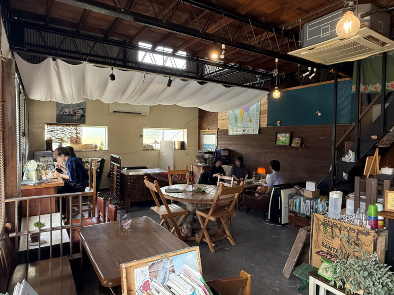 cafe PEACE倉庫 内装