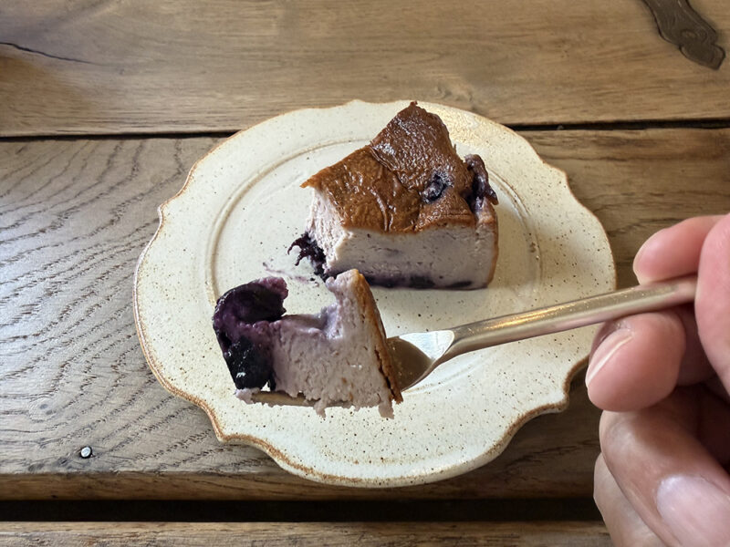ブルーベリーのバスクチーズケーキ
