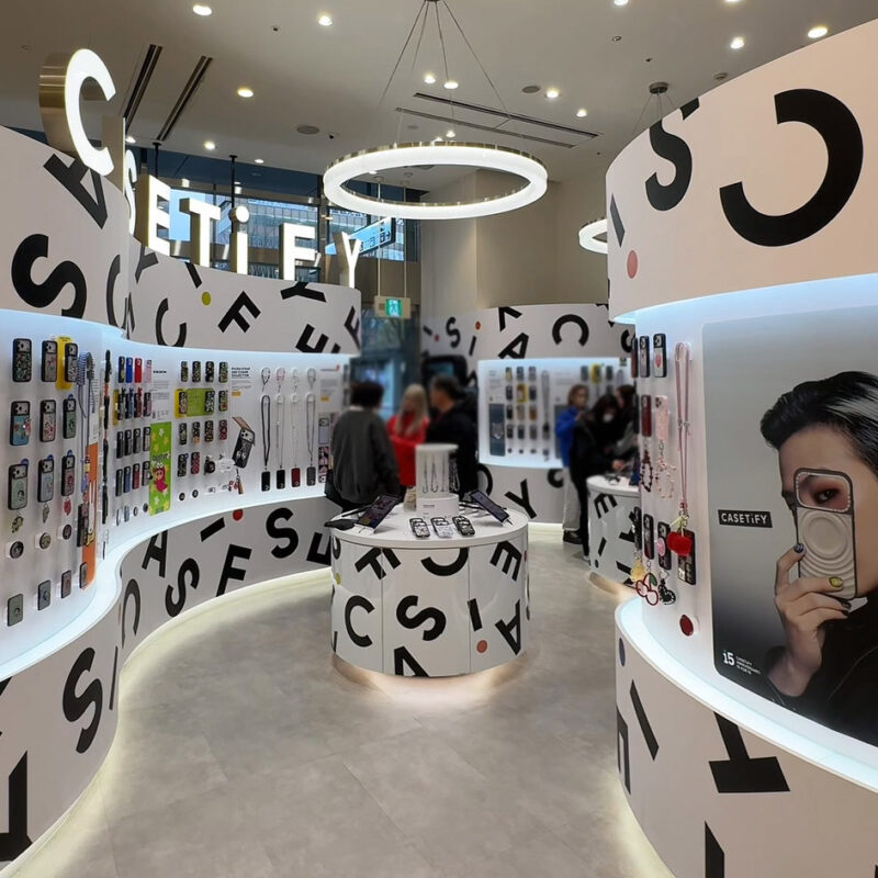 CASETiFY STUDiO アミュプラザ博多店 店内