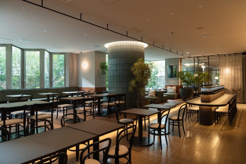 STEP 4　朝食。光の差し込む「Cafe & Dining Reen」で、もちもちのパンケーキを
