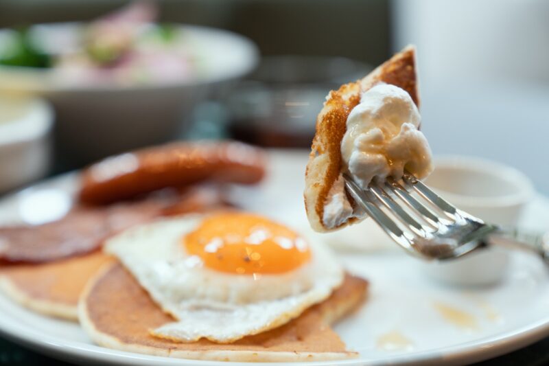 「ごはん」のようなパンケーキと、朝から食べたくなるカレー