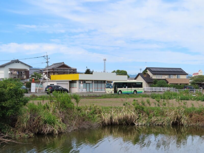 前後の違いを探そう「姉」バス停【佐賀県神埼市】
