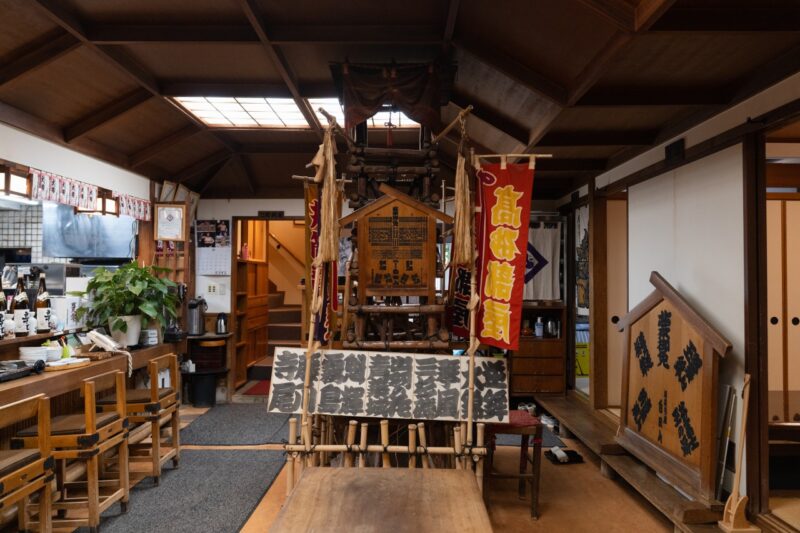 一歩入れば土俵の上。高砂の街角から相撲の世界へ