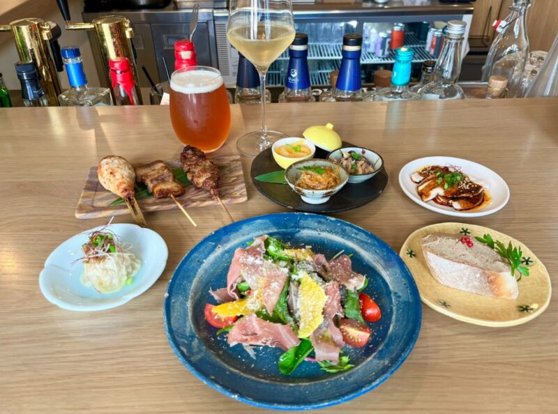 ひとり呑みにも。多彩な小皿料理とお酒に酔いしれる「酒場こだまり」