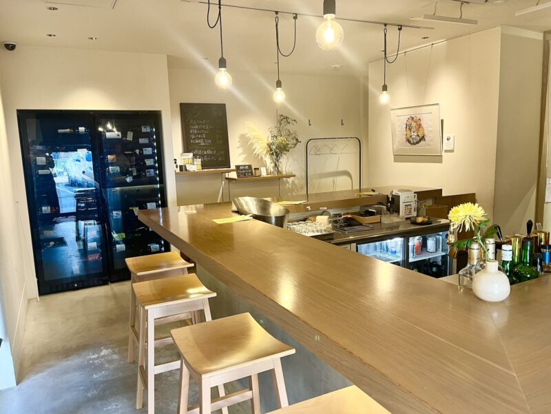 ひとり呑みにも。多彩な小皿料理とお酒に酔いしれる「酒場こだまり」