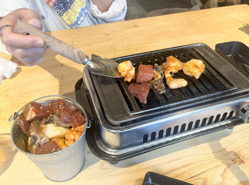 家族や仲間とお肉を囲んで、精肉店直営の焼肉に舌鼓。「田中精肉店 大橋店」